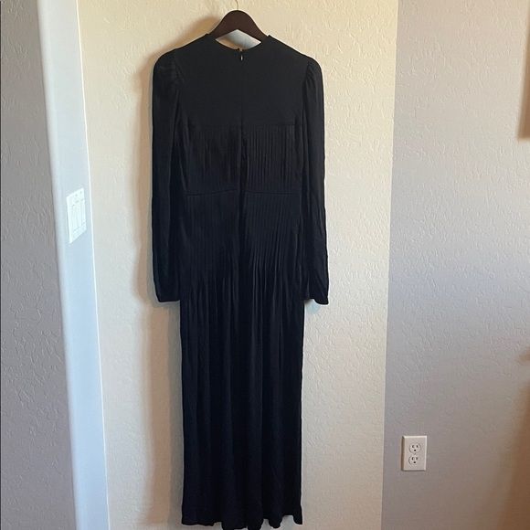 FARM Rio Pleated Keyhole Jumpsuit - Picture 6 of 7